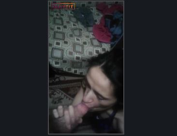 Mahallenin müptezeline sakso çektirip sikiyor